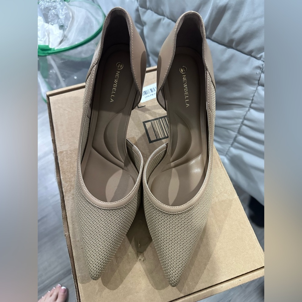 Women's Tan Heels New Bella size 9